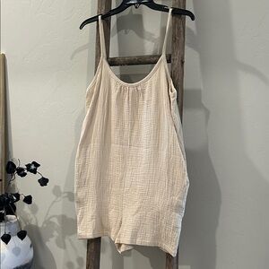 Maronite Cream Sleeveless Shorts Jumpsuit. Size Small